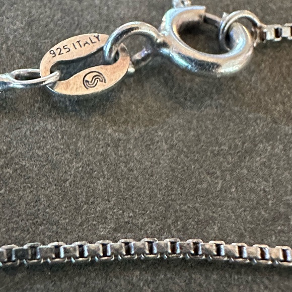 CIRCLE OF LIFE CZ PENDANT WITH ‘OPTIONAL’ 925 SOLID STERLING SILVER BOX CHAIN - Picture 4 of 10